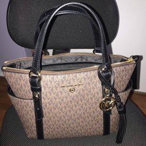 Authentic Michael Kors Satchel Bag💋Flash Sale💋 Price Firm